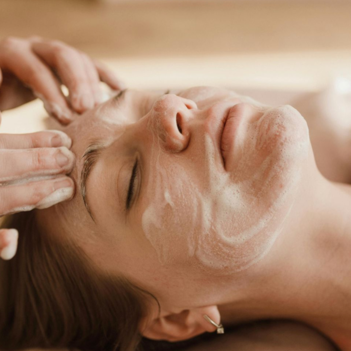 Hygiène faciale profonde avec Hydromas